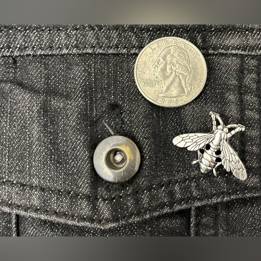 New Bee Pin Vintage Style Color: Silver - Picture 3 of 4